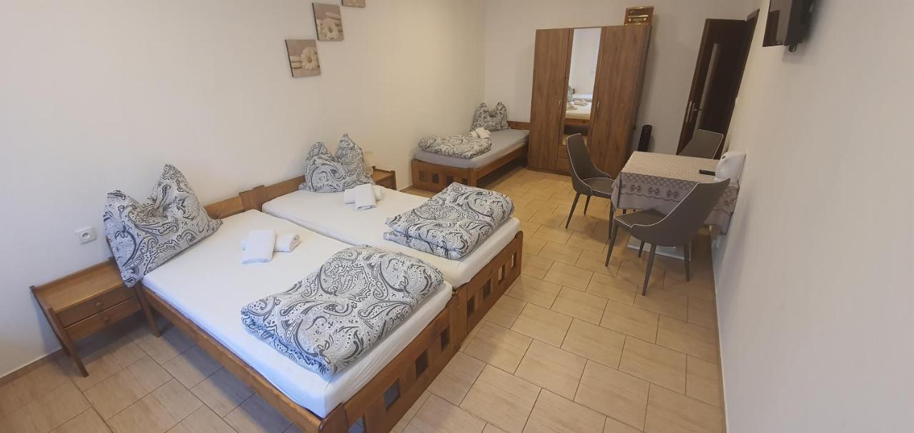 Penzion U Kohoutka Pardubice Kültér fotó